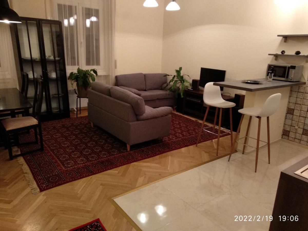 A Quiet Place In The Heart Of The City Budapest Exteriör bild