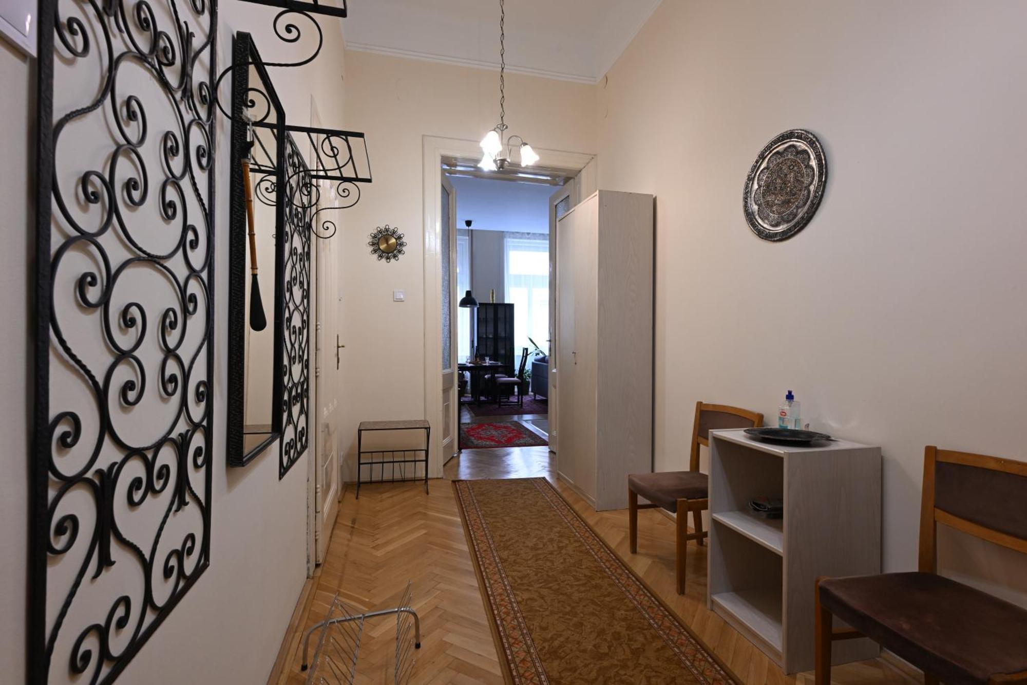 A Quiet Place In The Heart Of The City Budapest Exteriör bild