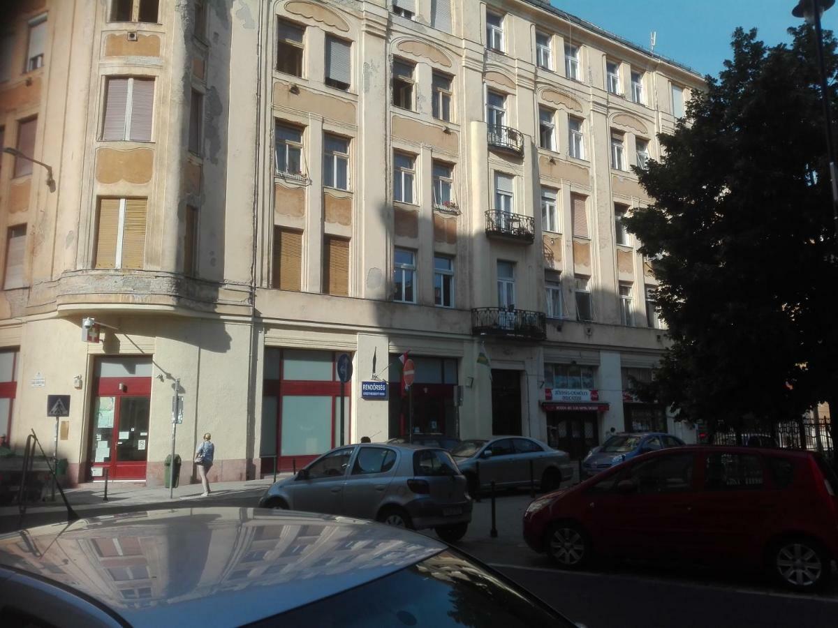 A Quiet Place In The Heart Of The City Budapest Exteriör bild