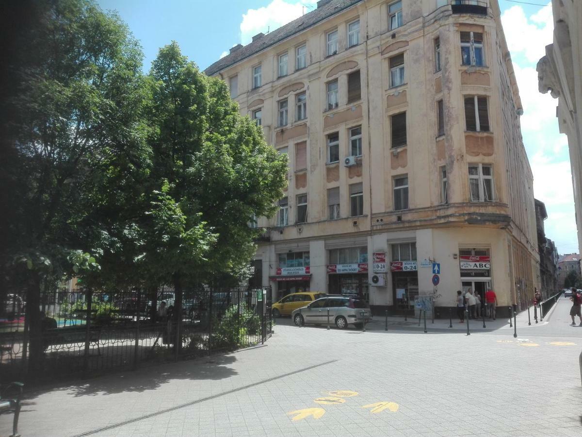 A Quiet Place In The Heart Of The City Budapest Exteriör bild